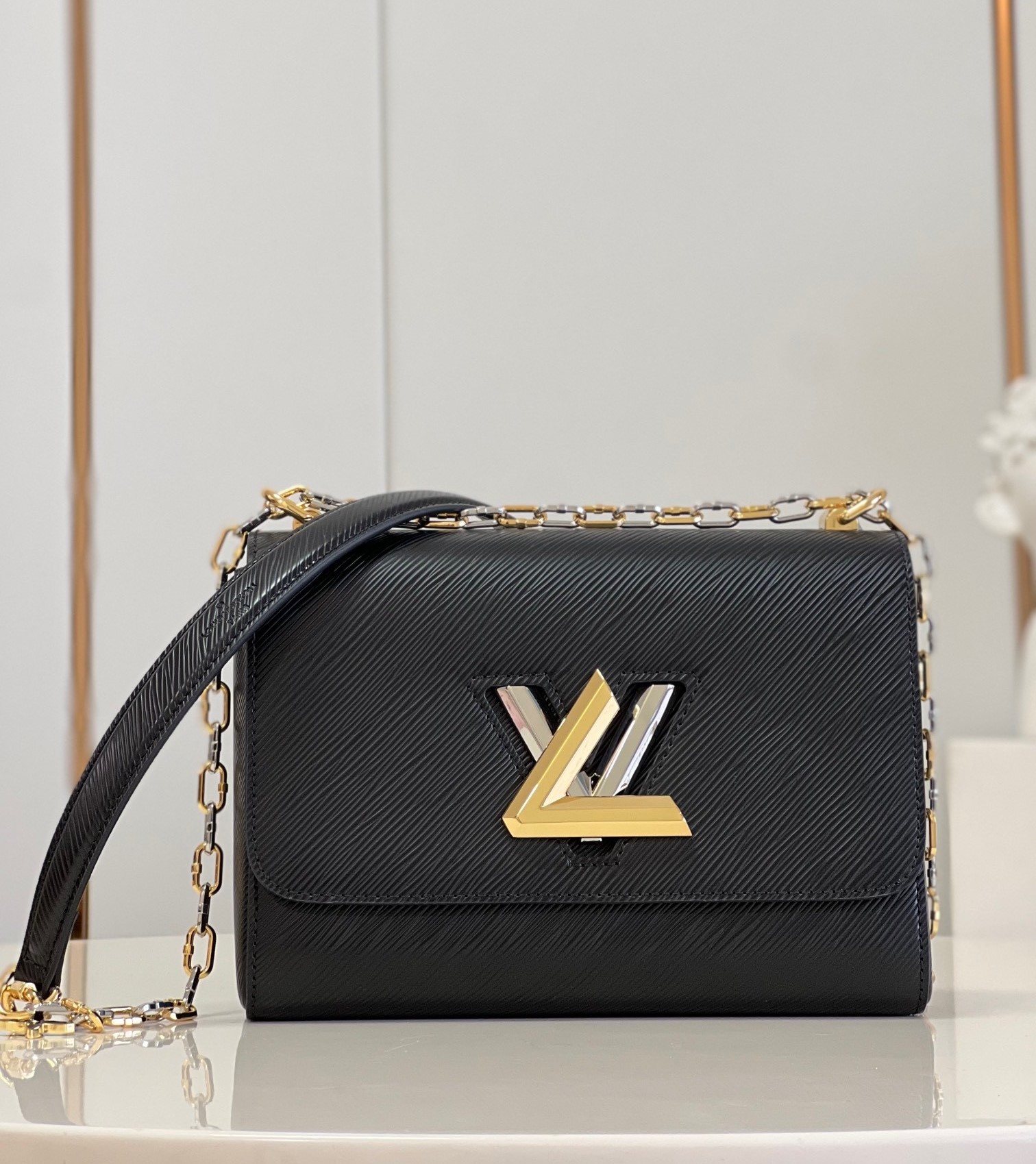 Bagsaaa L0vis Vvtt0n M21025 Twist MM Black - 23 x 17 x 9.5 cm