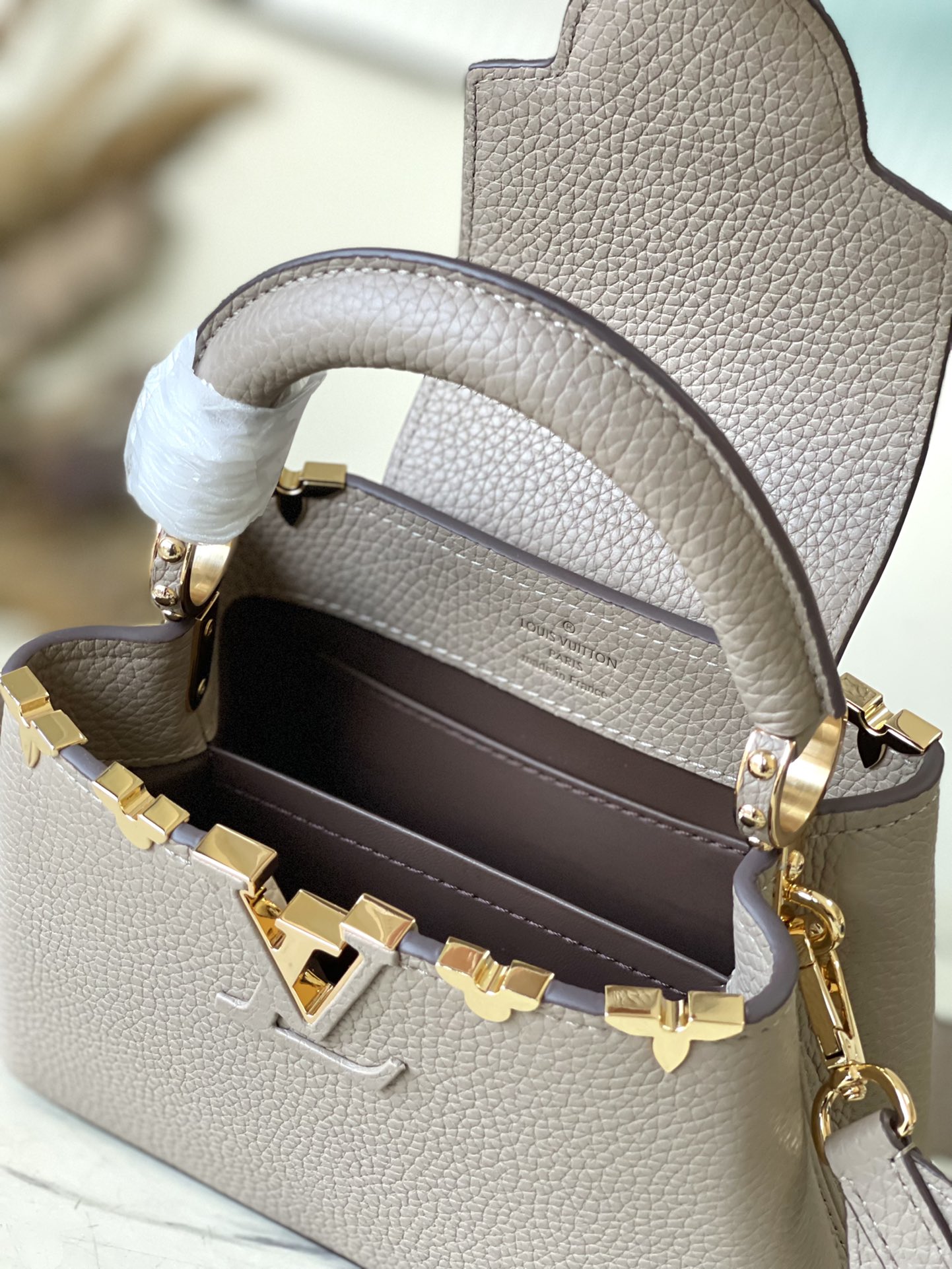 Bagsaaa L0vis Vvtt0n M24567 Capucines Mini Bag Galet Grey - 21 x 14 x 8 cm