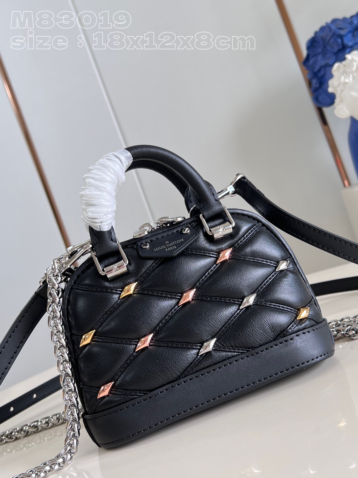 Bagsaaa L0vis Vvtt0n M83019 Nano Alma Black Lambskin - 18 x 12 x 8 cm
