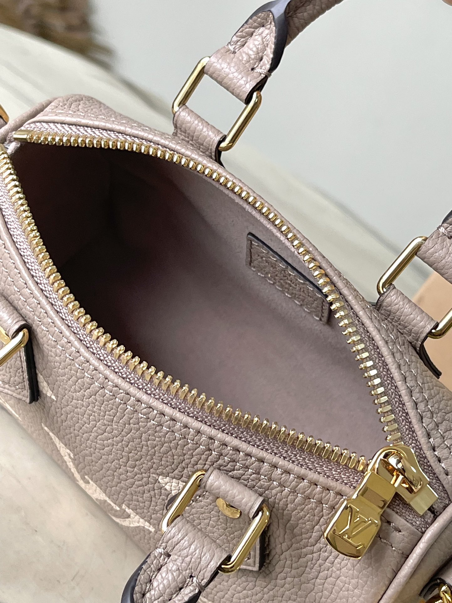 Bagsaaa L0vis Vvtt0n M82890 Nano Speedy Gray/Cream - 16 x 10 x 7.5 cm