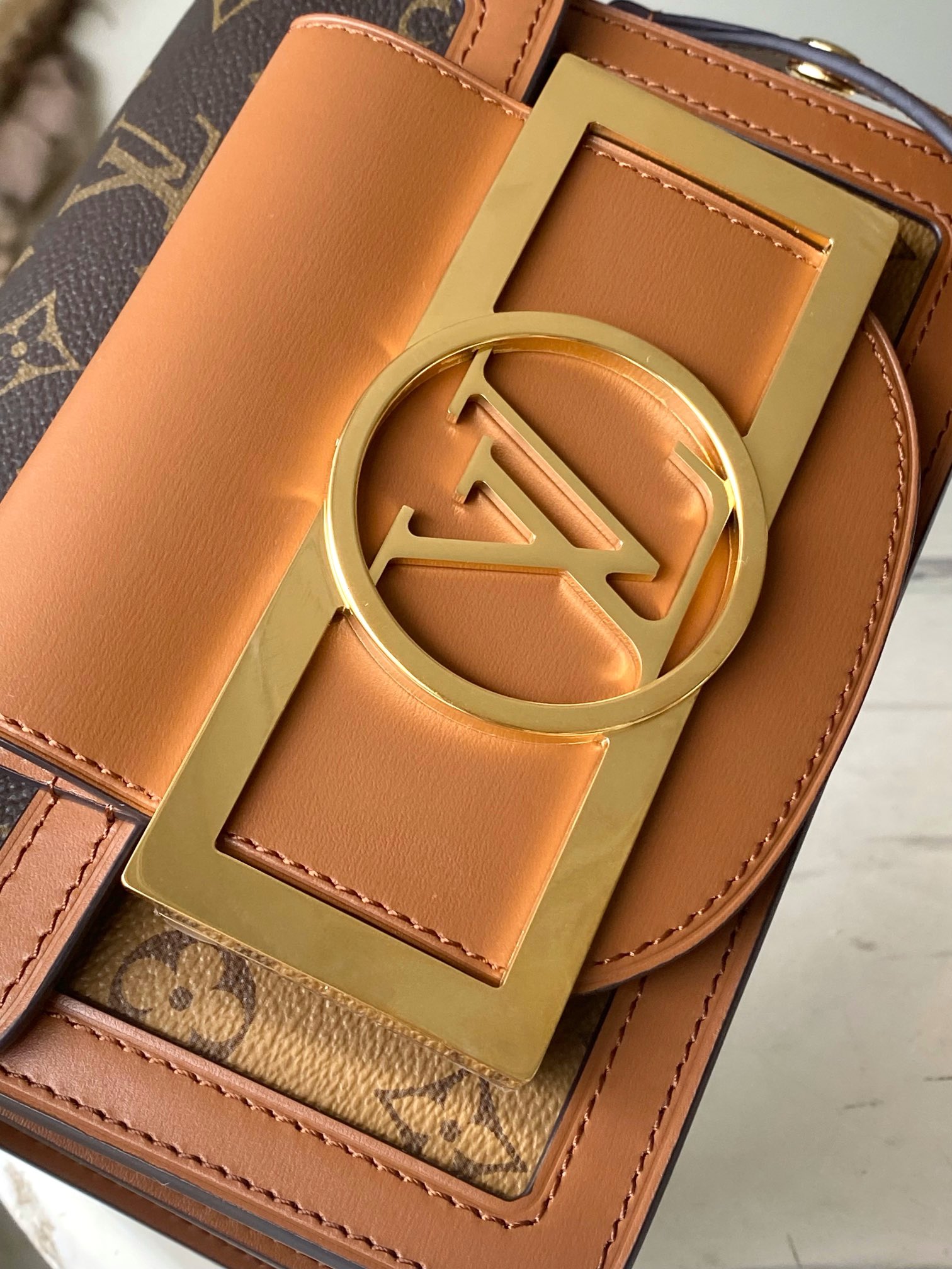 Bagsaaa L0vis Vvtt0n M46537 Dauphine Mini Lock XL Bag Monogram - 20 x 15 x 9 cm