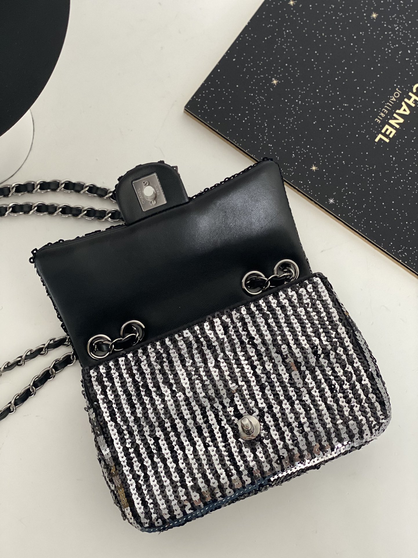 Bagsaaa Ch**el Small Flap Bag Sequins & Ruthenium-Finish Metal Black AS3820 - 20cm