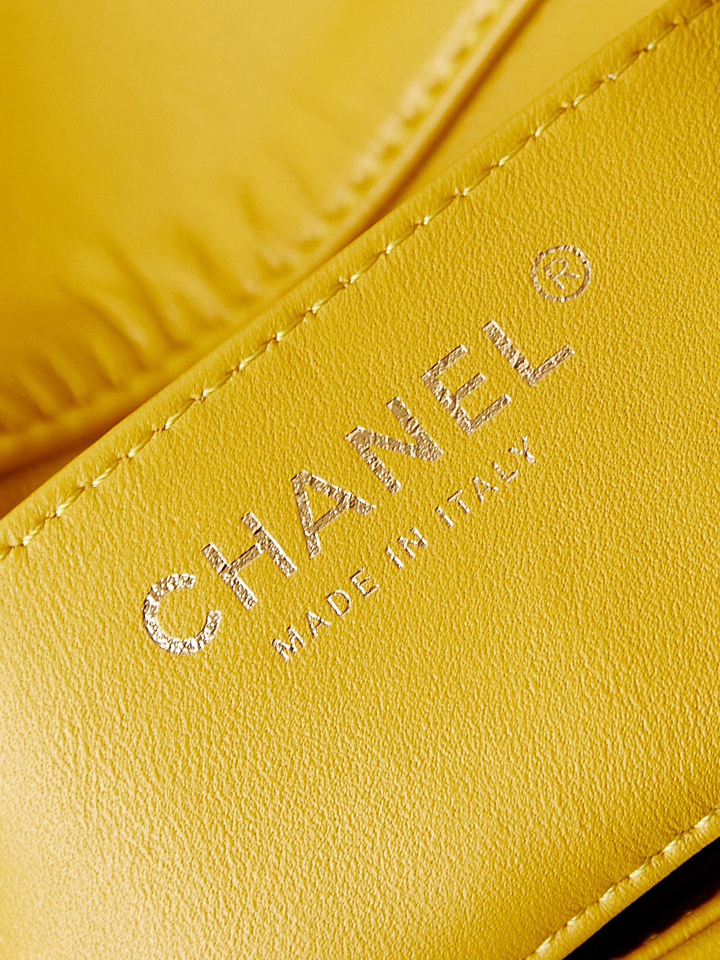 Bagsaaa Ch**el Mini Flap Bag Lambskin & Wenge Wood Yellow AS4165 - 11 × 18 × 7 cm