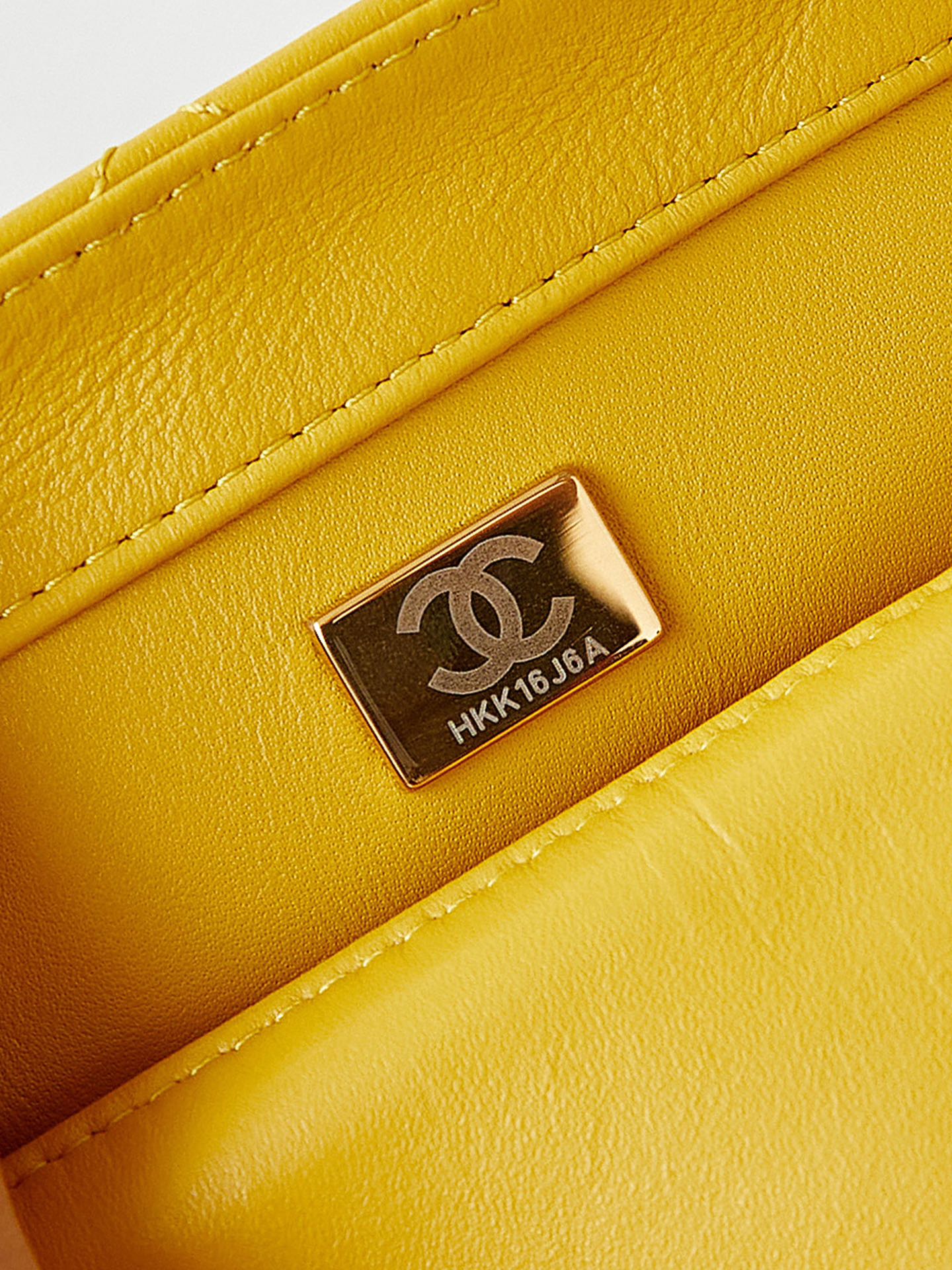 Bagsaaa Ch**el Mini Flap Bag Lambskin & Wenge Wood Yellow AS4165 - 11 × 18 × 7 cm