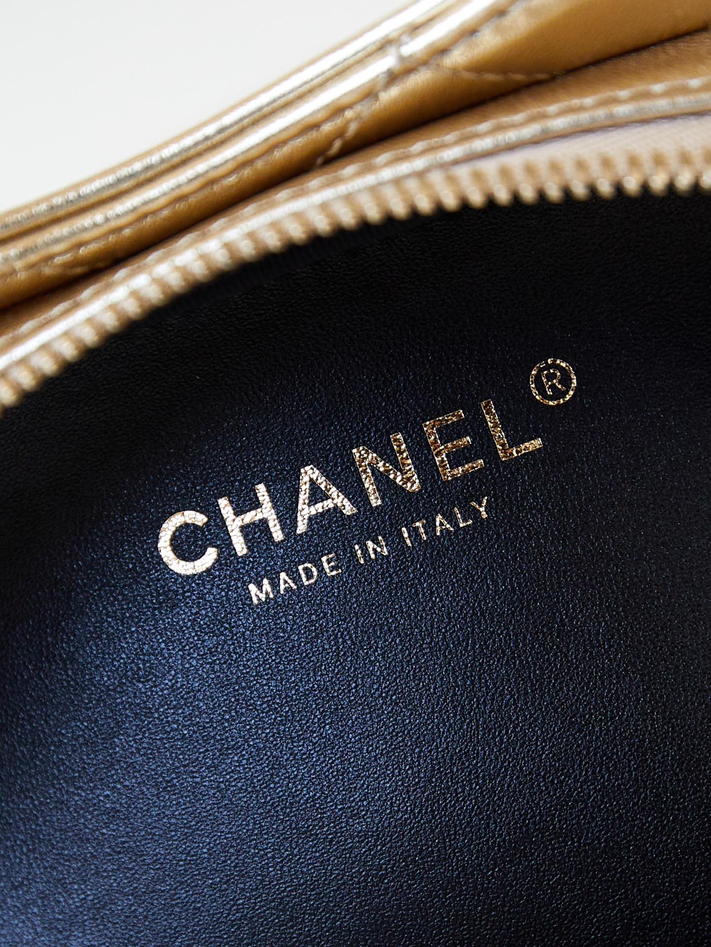 Bagsaaa Ch**el Backpack Metallic Lambskin & Metal Gold AS4621 - 19 × 20 × 5.5 cm