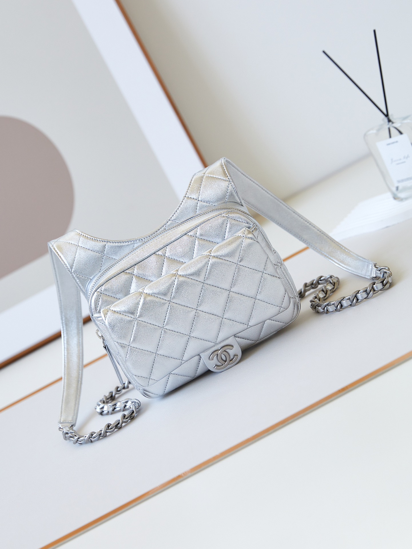 Bagsaaa Ch**el Backpack Metallic Lambskin & Silver Metal Silver AS4621 - 19 × 20 × 5.5 cm