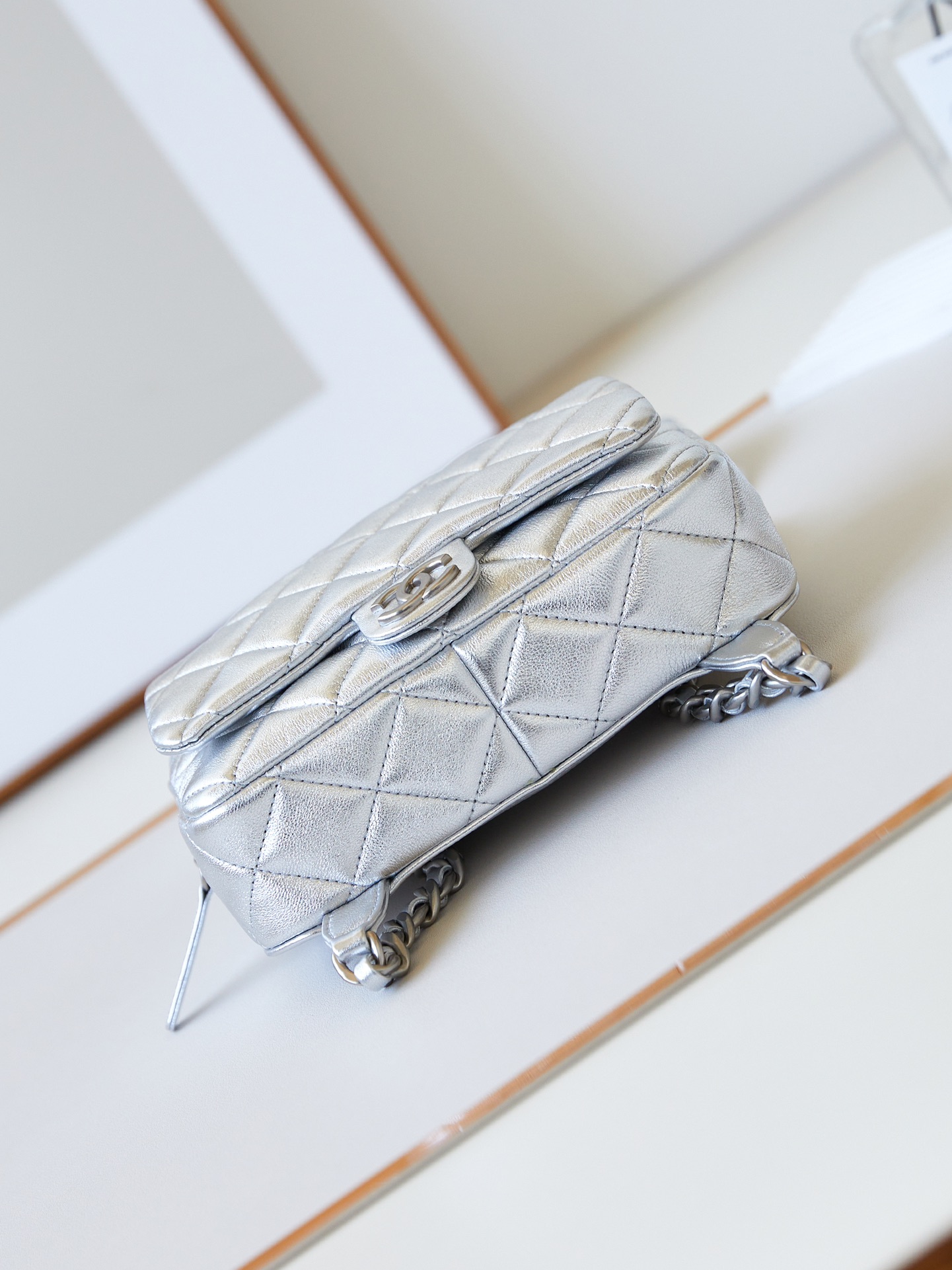 Bagsaaa Ch**el Backpack Metallic Lambskin & Silver Metal Silver AS4621 - 19 × 20 × 5.5 cm