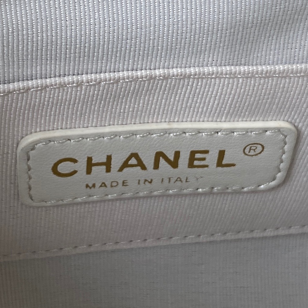 Bagsaaa Ch**el Small Backpack Grained Shiny Calfskin AS3787 White - 17.5-16.5-10 cm