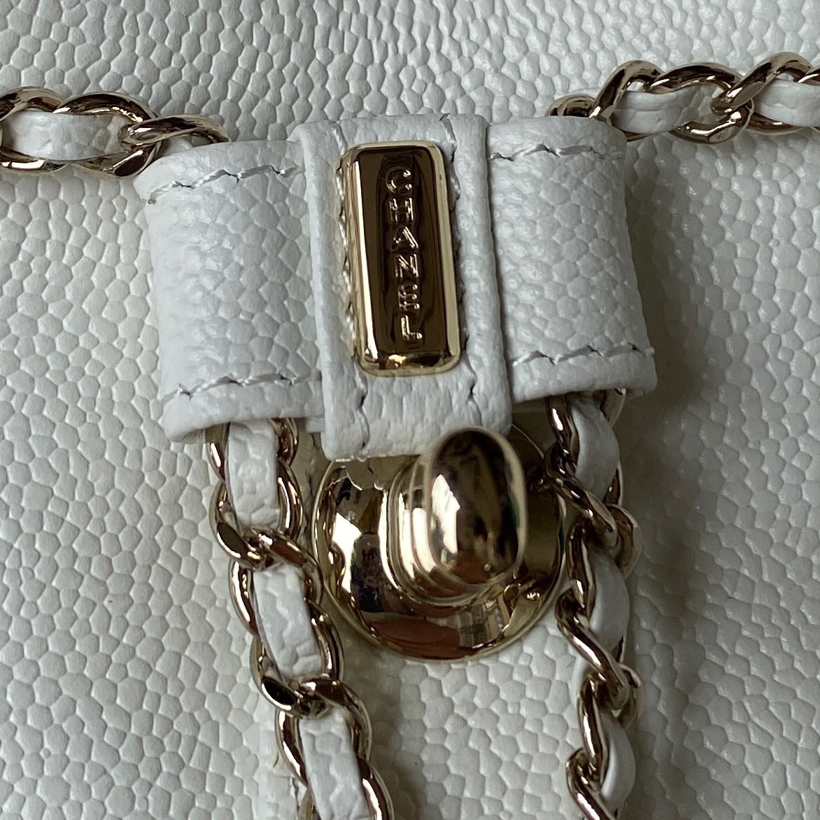 Bagsaaa Ch**el Small Backpack Grained Shiny Calfskin AS3787 White - 17.5-16.5-10 cm