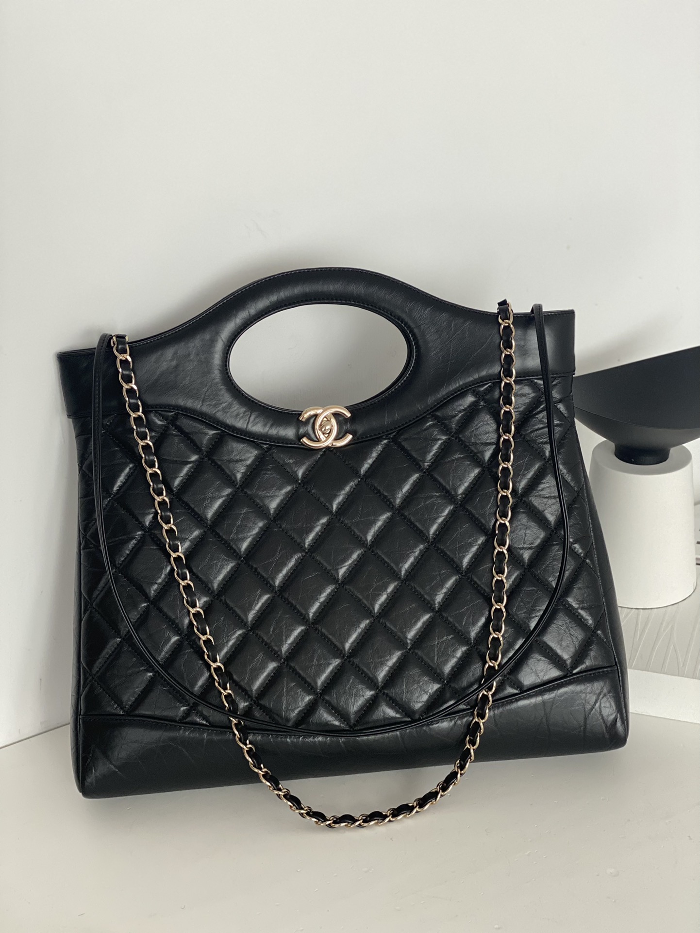 Bagsaaa Ch**el 31 Large Shopping Bag Shiny Crumpled Calfskin Black AS1010 - 37 × 39 × 8 cm