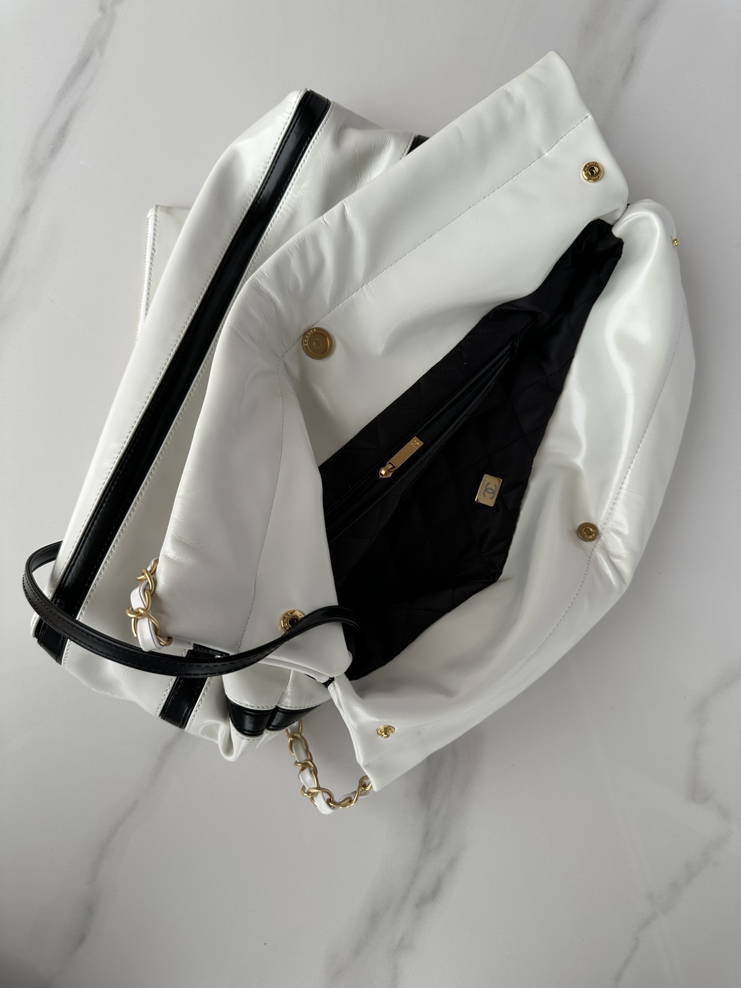 Bagsaaa Ch**el 22 Small Handbag White & Black AS3260 - 35 × 37 × 7 cm