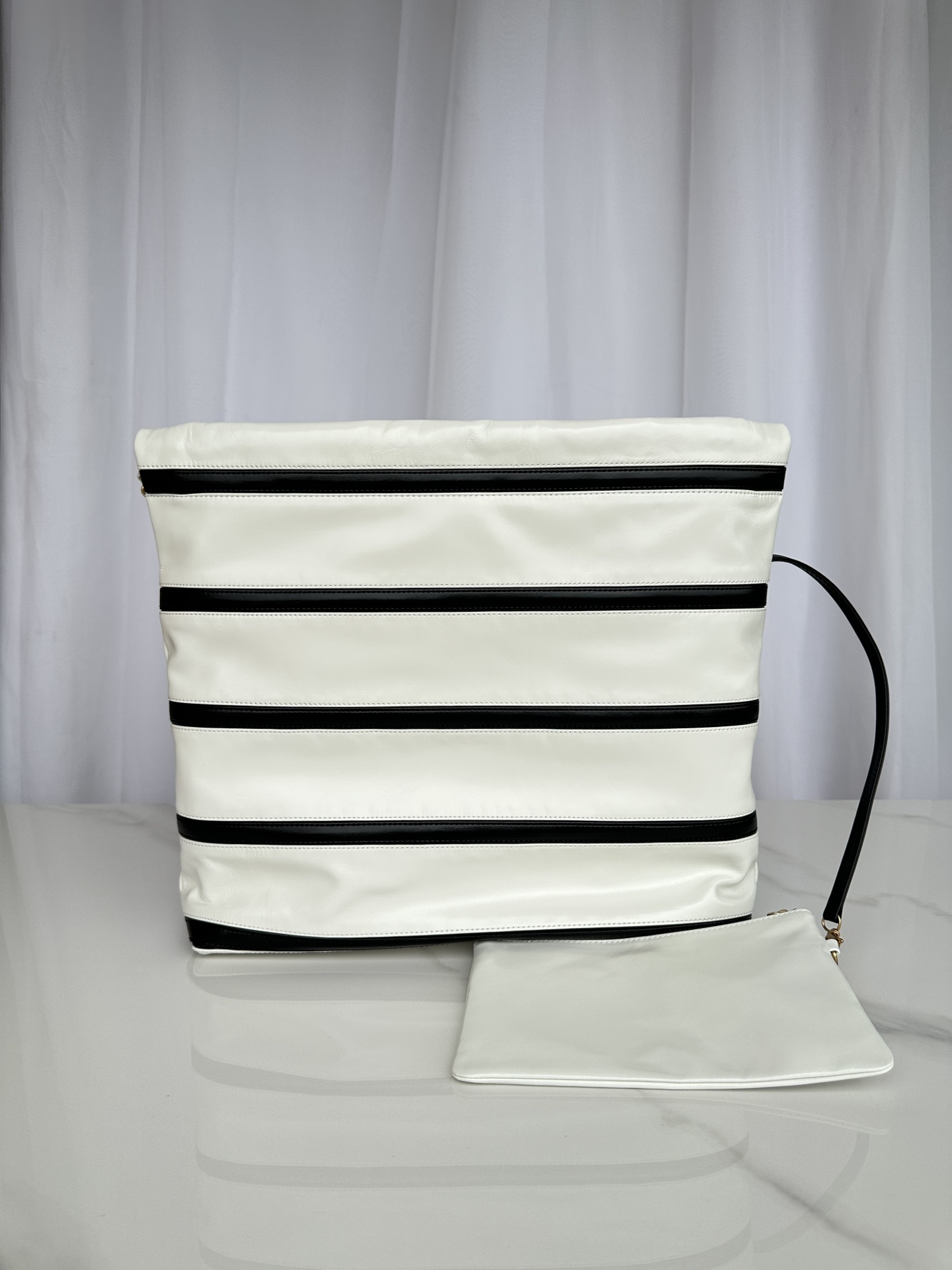 Bagsaaa Ch**el 22 Small Handbag White & Black AS3260 - 35 × 37 × 7 cm