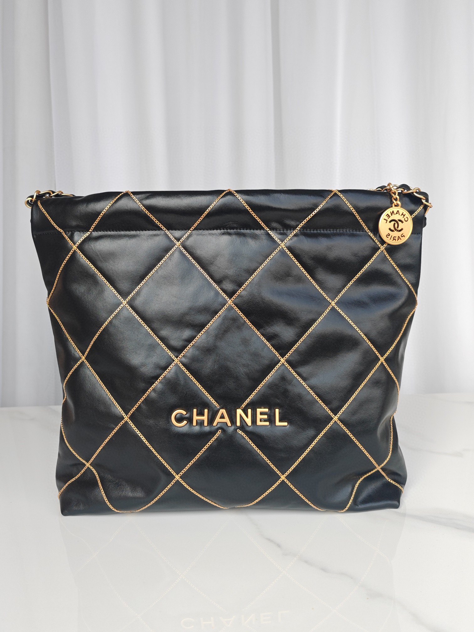 Bagsaaa Ch**el 22 Handbag AS3261 Shiny Calfskin & Gold-Tone Metal Black Hobo - 39 × 42 × 8 cm