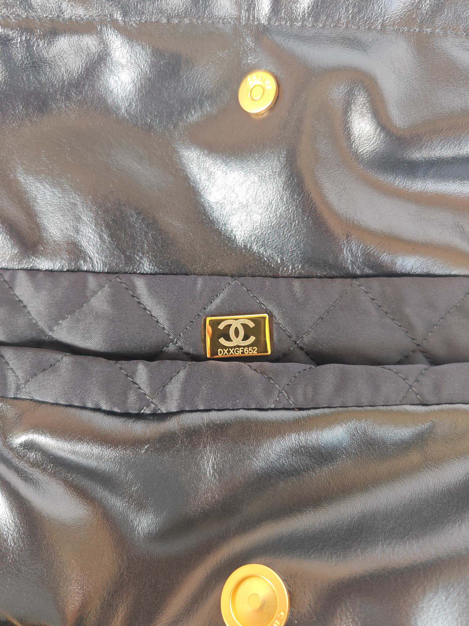 Bagsaaa Ch**el 22 Handbag AS3261 Shiny Calfskin & Gold-Tone Metal Black Hobo - 39 × 42 × 8 cm