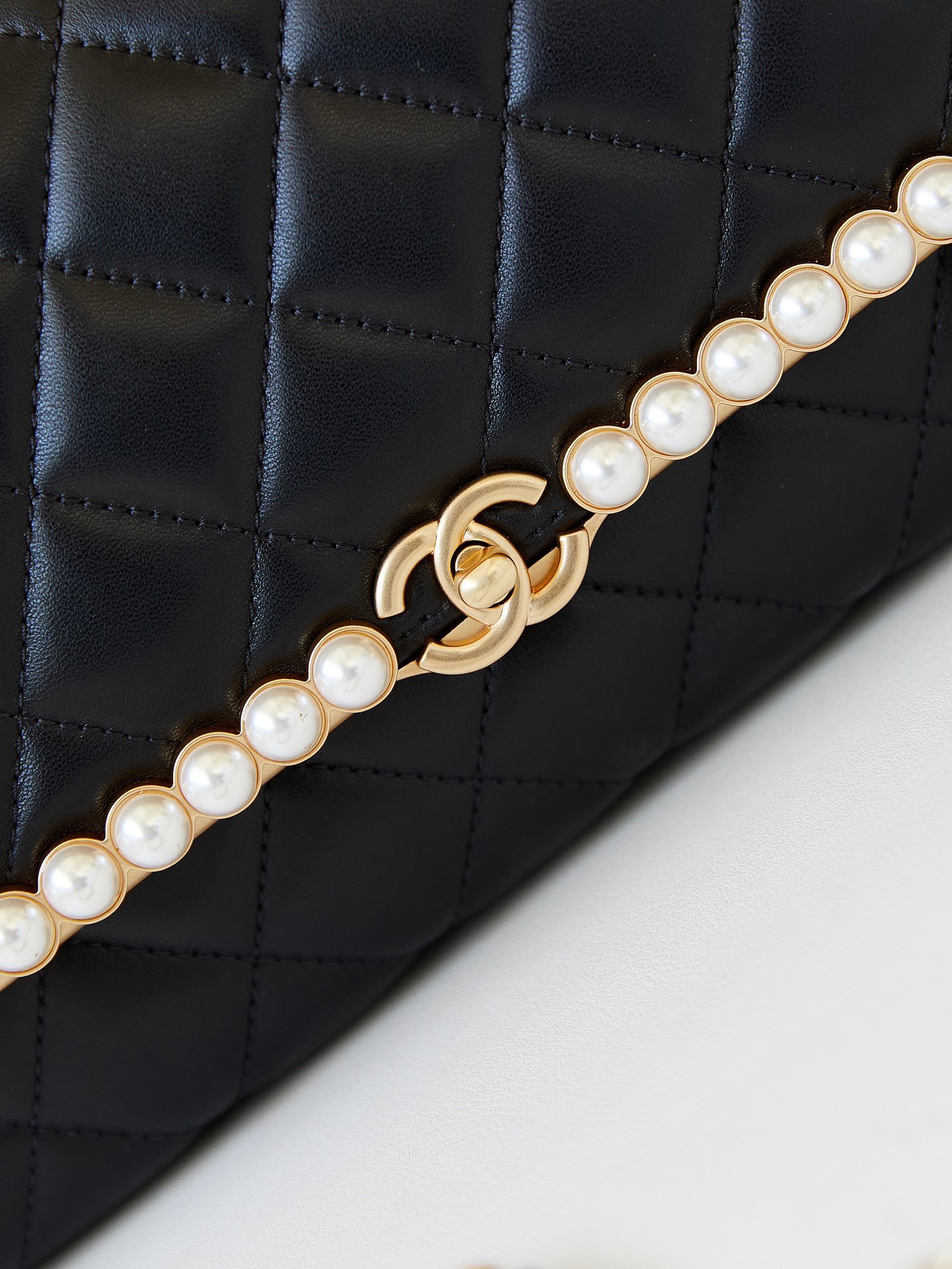Bagsaaa Ch**el Flap Bag AS4452 Black Lambskin Imitation Pearls - 17 × 25 × 5 cm
