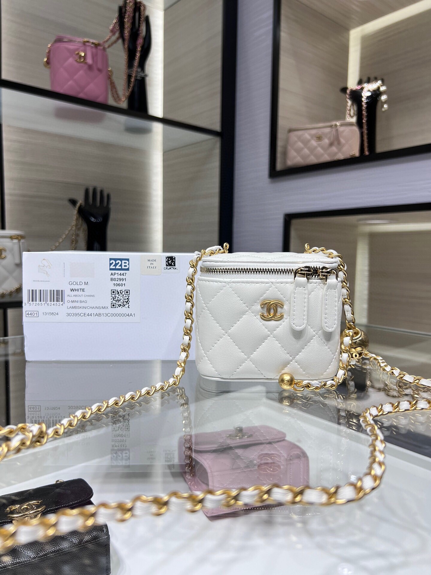 Bagsaaa Ch**el Clutch With Chain AP1447 White Lambskin - 8.5-11-7cm