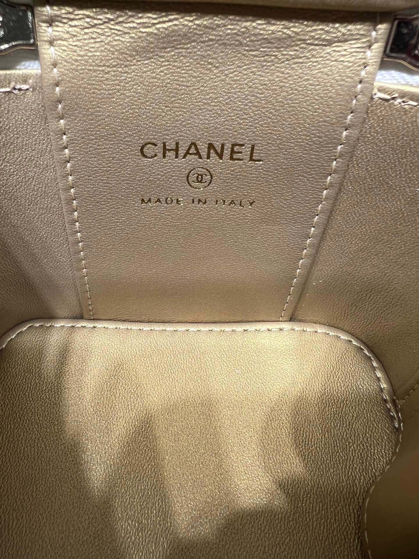 Bagsaaa Ch**el Clutch With Chain AP1447 White Lambskin - 8.5-11-7cm