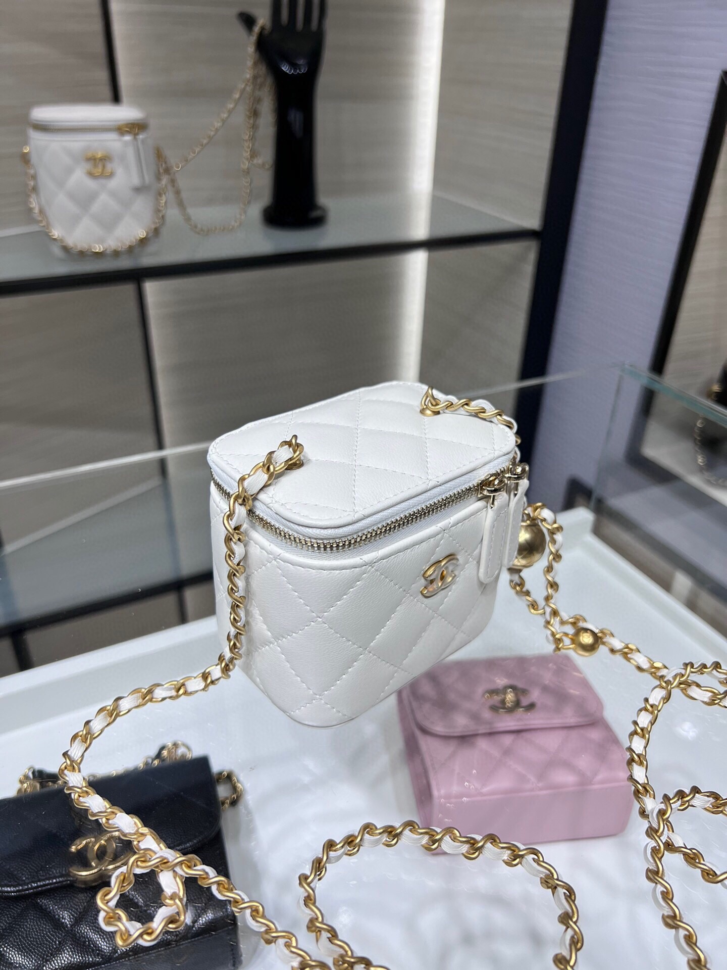 Bagsaaa Ch**el Clutch With Chain AP1447 White Lambskin - 8.5-11-7cm