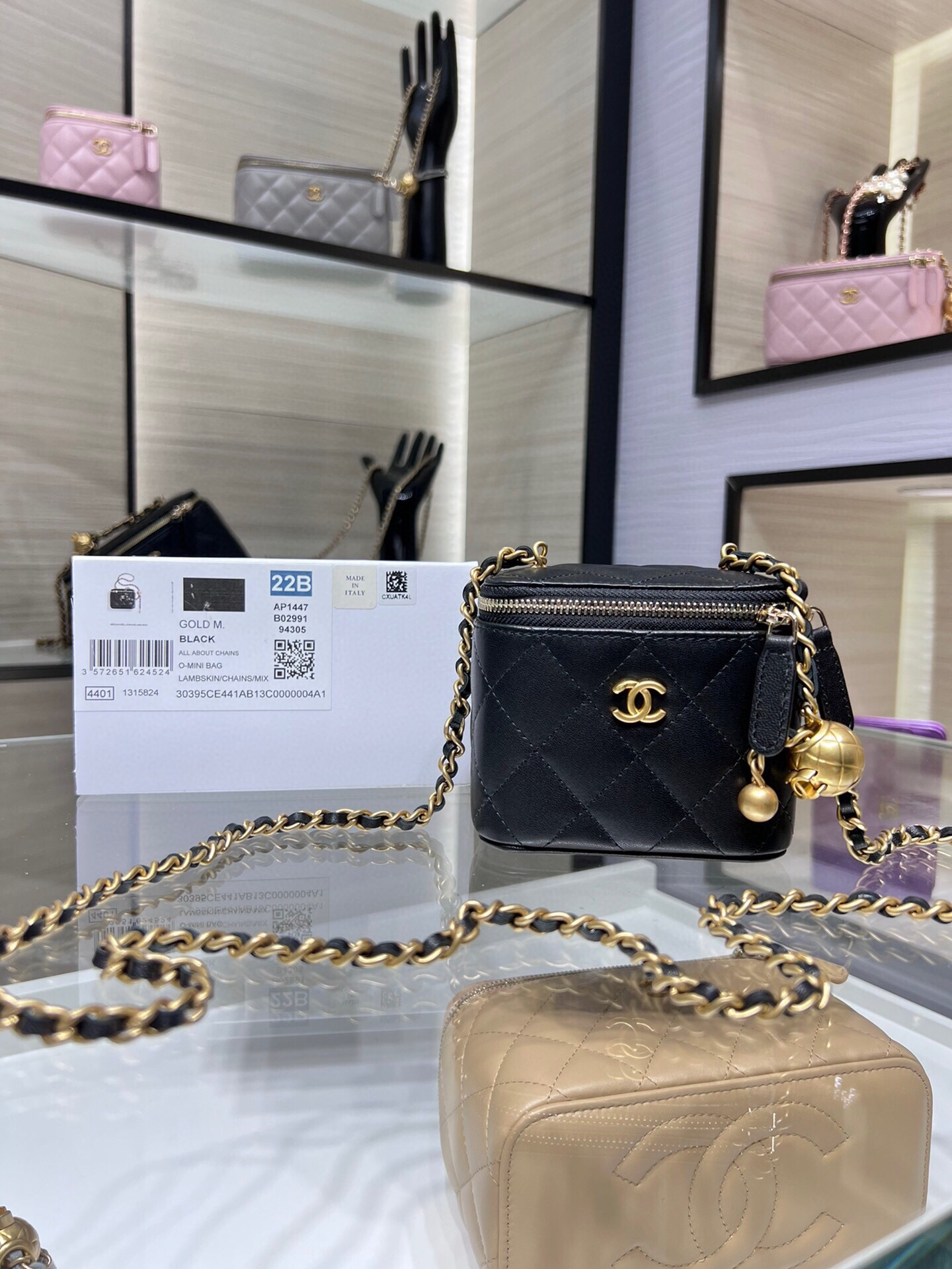 Bagsaaa Ch**el Clutch With Chain AP1447 Black Lambskin - 8.5-11-7cm