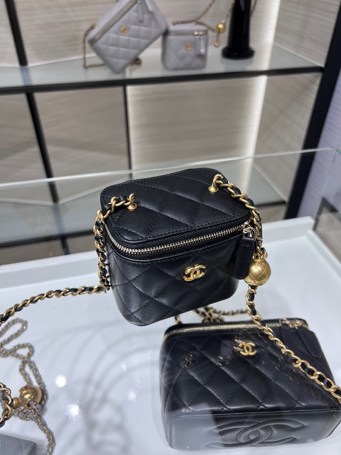 Bagsaaa Ch**el Clutch With Chain AP1447 Black Lambskin - 8.5-11-7cm