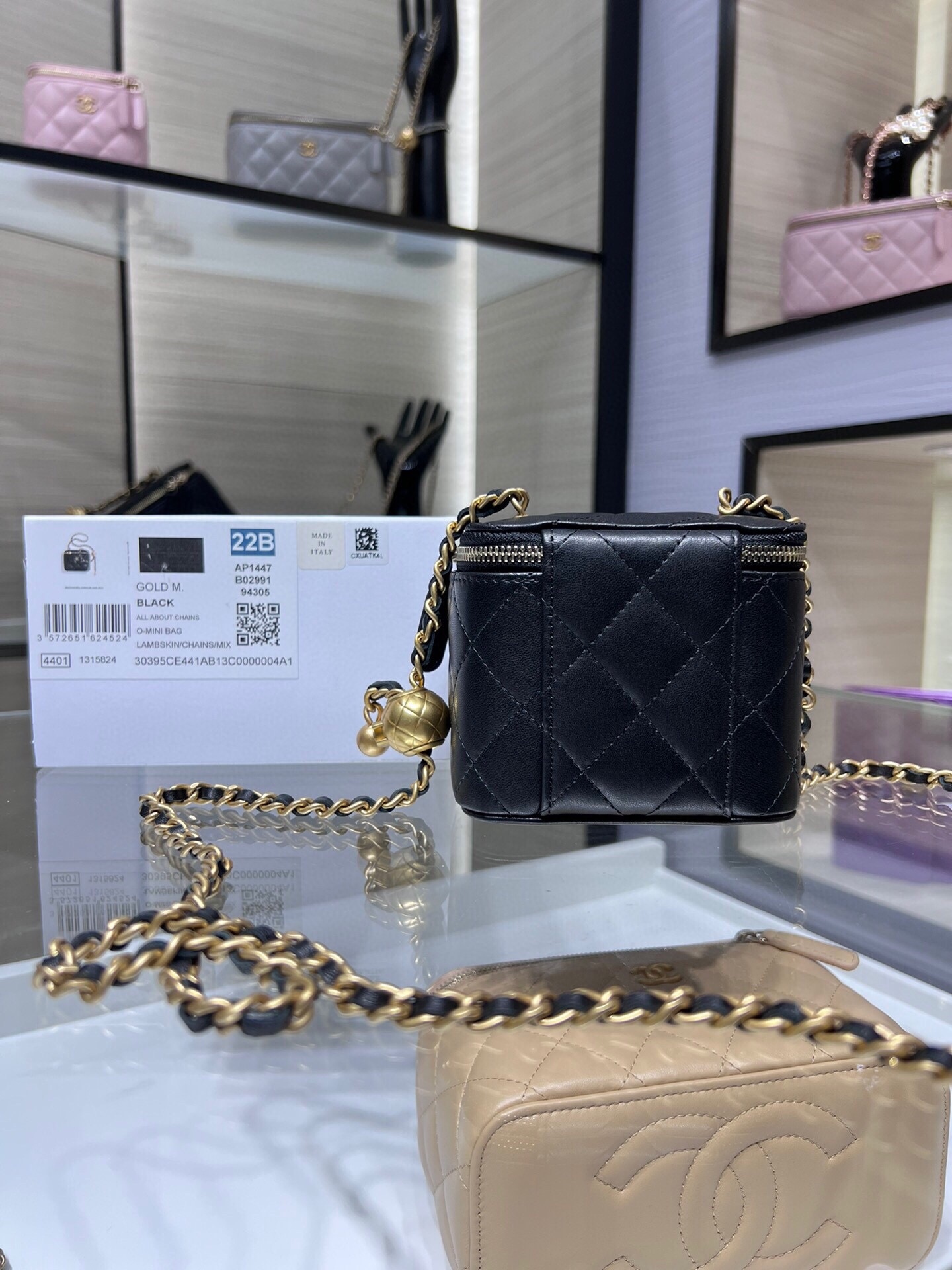 Bagsaaa Ch**el Clutch With Chain AP1447 Black Lambskin - 8.5-11-7cm