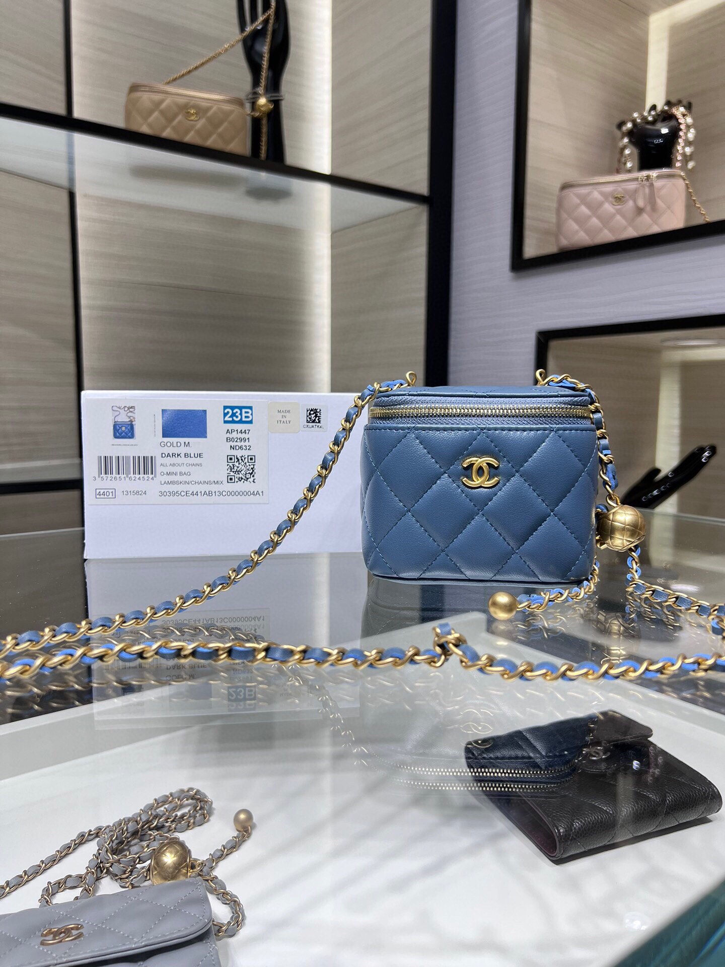 Bagsaaa Ch**el Clutch With Chain AP1447 Blue Lambskin - 8.5-11-7cm