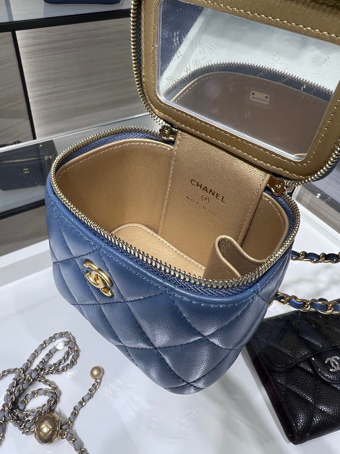 Bagsaaa Ch**el Clutch With Chain AP1447 Blue Lambskin - 8.5-11-7cm
