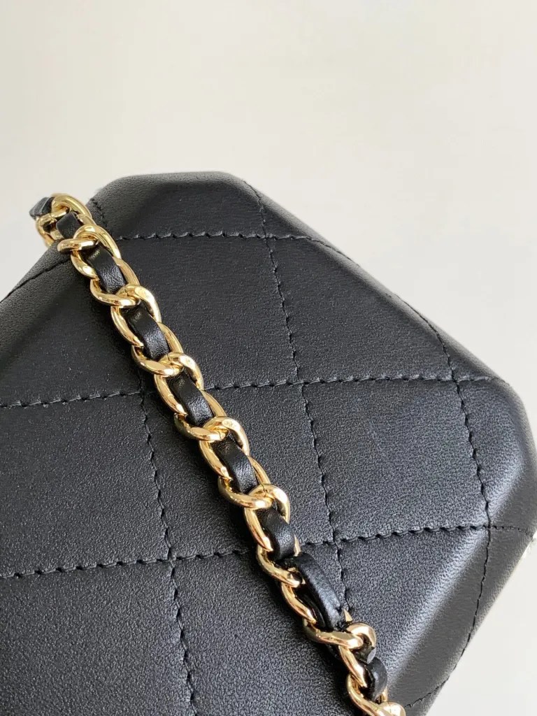 Bagsaaa Ch**el Evening Bag Lambskin & Gold-Tone Metal Black AS4075 - 11 x 14 x 5 CM