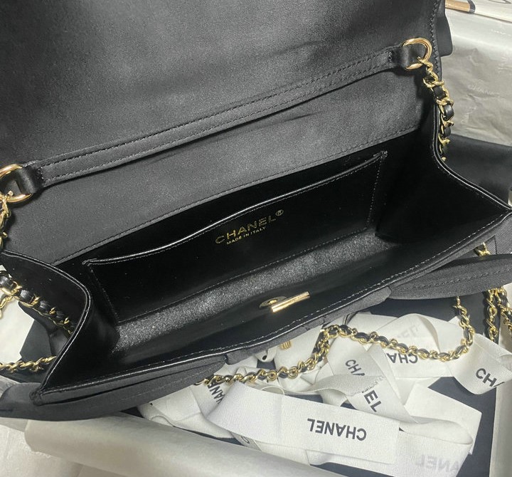 Bagsaaa Ch**el Clutch Satin & Gold-Tone Metal Black AS4098 - 20 × 20 × 4 cm