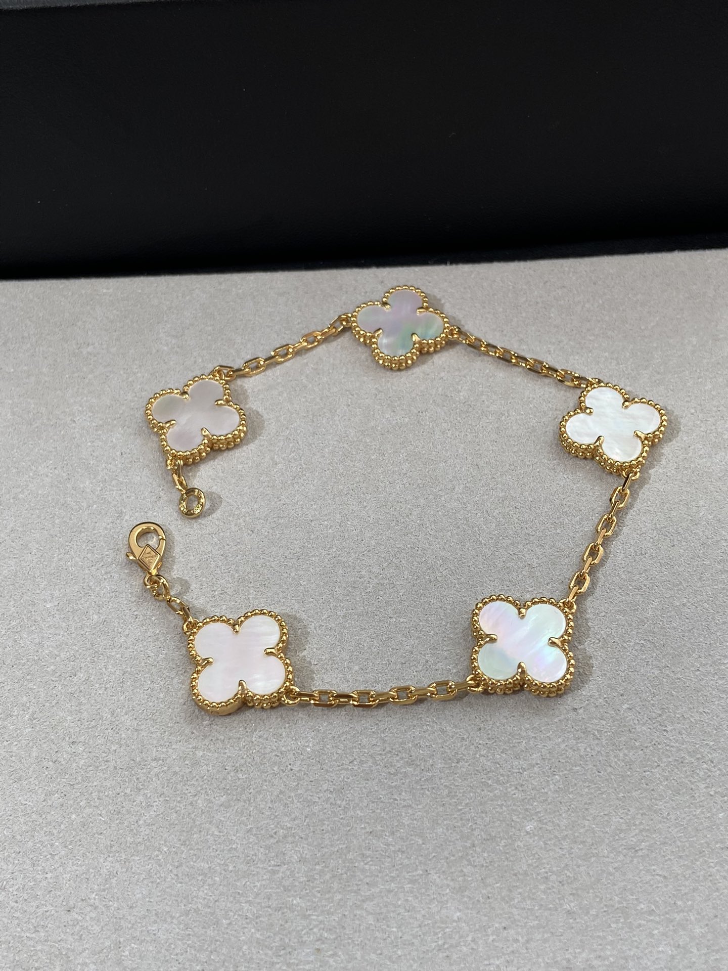Bagsaaa V*n Cl**f & Arpel Vintage Alhambra Bracelet 5 Motifs Gold & White