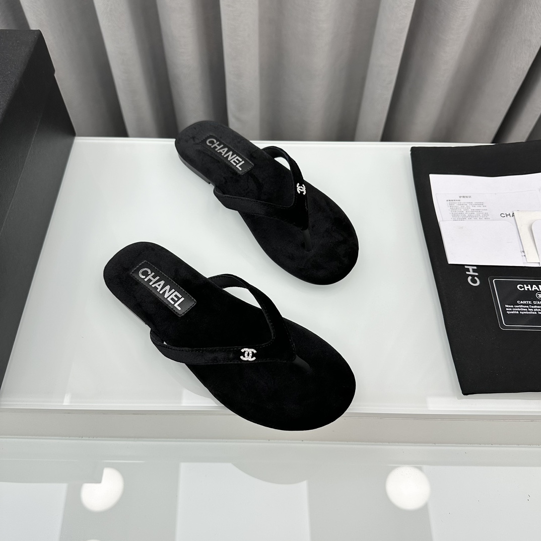 Bagsaaa Ch**el Thongs Velvet Black G45716