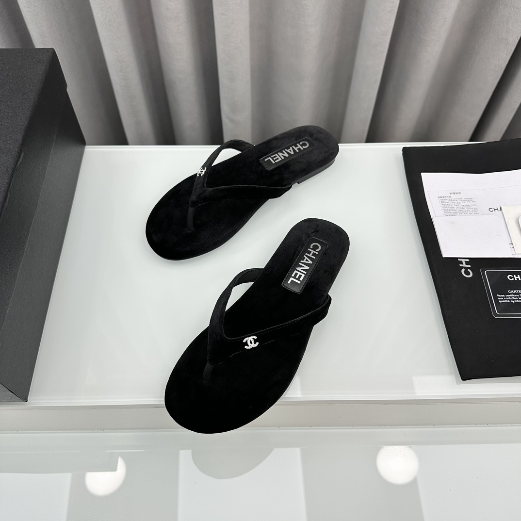 Bagsaaa Ch**el Thongs Velvet Black G45716