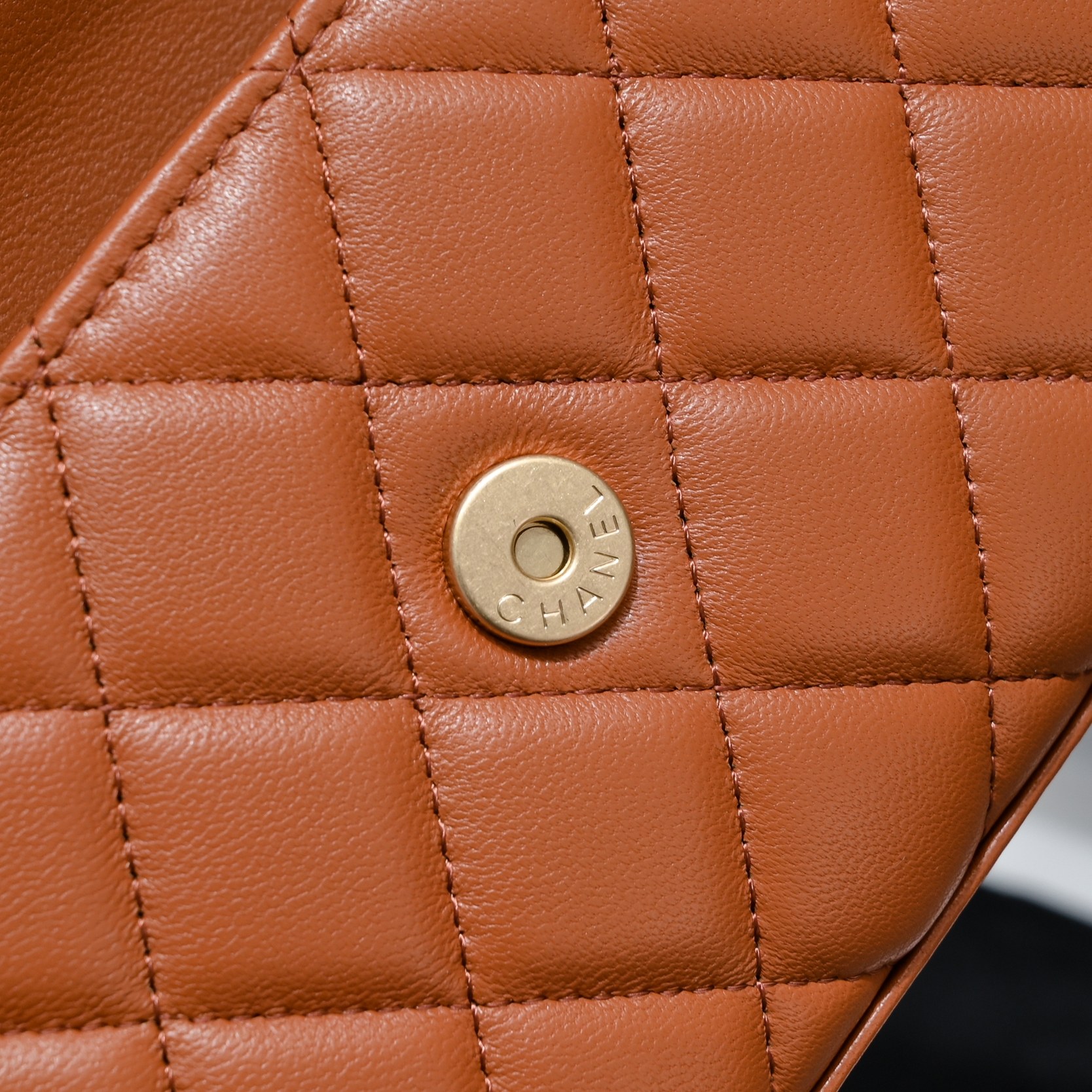 Bagsaaa Ch**el Flap Phone Holder With Chain AP3426 Brown - 10 × 17.2 × 3.3 cm