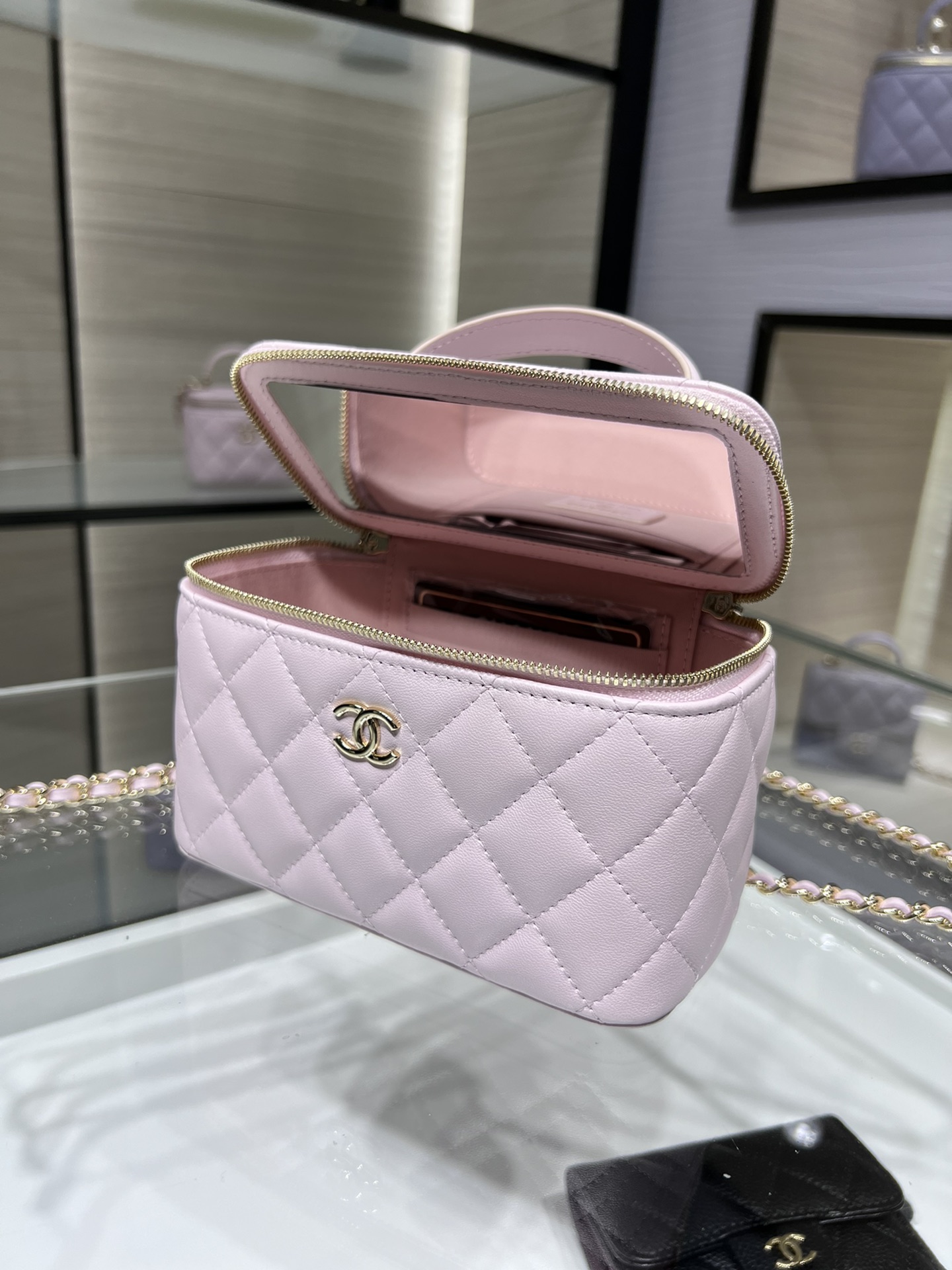 Bagsaaa Ch**el Small Vanity With Chain Light Pink AP2199 - 17*9.5*8cm