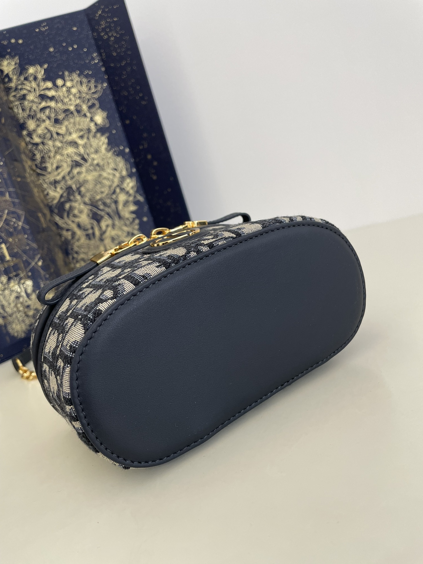 Bagsaaa D10r 30 Montaigne Mini Vanity Case Blue D10r Oblique Jacquard - 16.5 x 8 x 9.5 cm