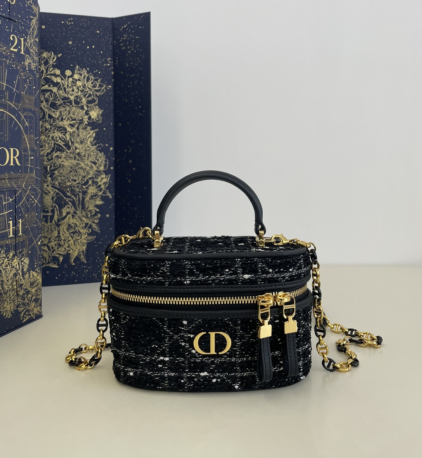 Bagsaaa D10r 30 Montaigne Mini Vanity Case Black Cannage Tweed Embroidery - 16.5 x 8 x 9.5 cm