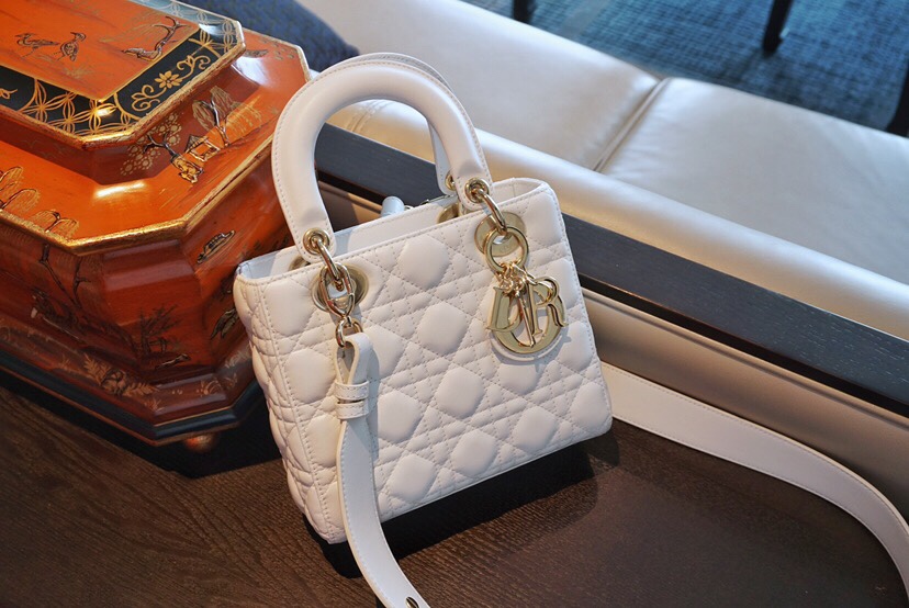 D10r Lady Lambskin White Handbag with Gold Hardware 20CM