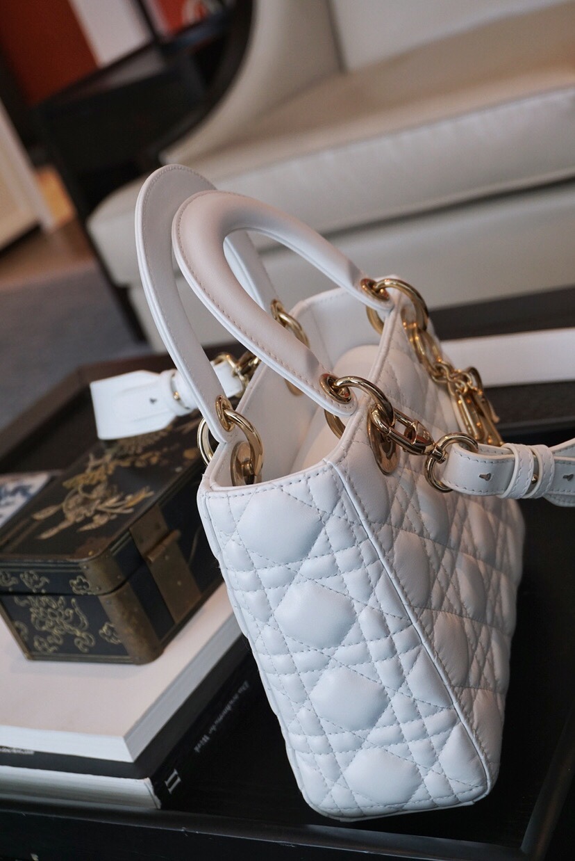 D10r Lady Lambskin White Handbag with Gold Hardware 20CM