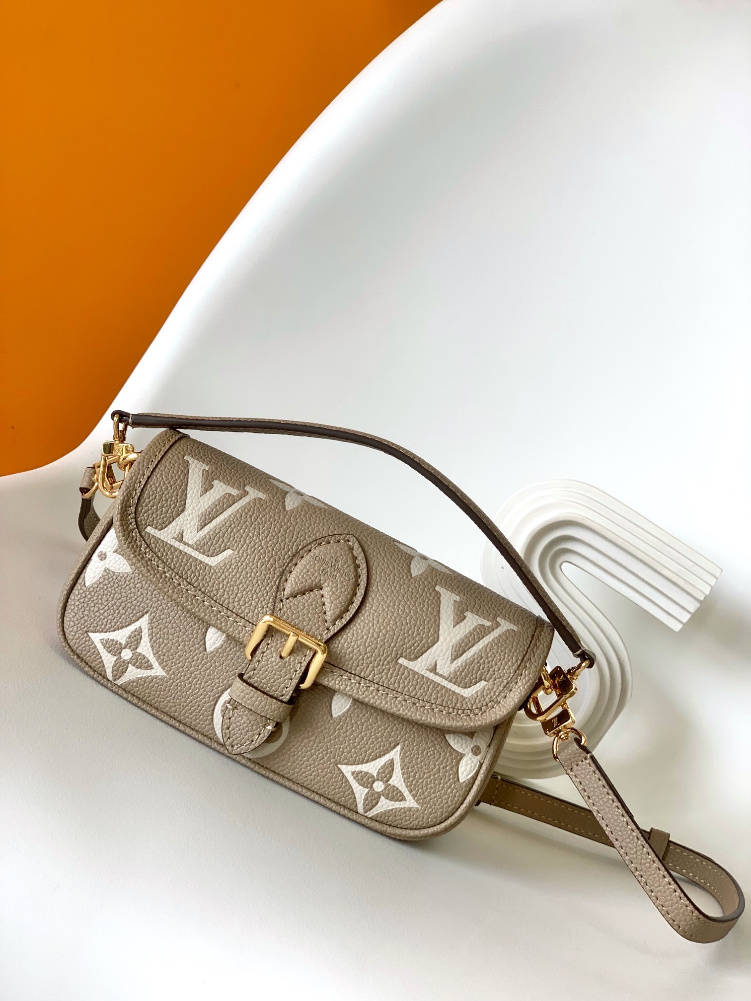 Bagsaaa L0vis Vvtt0n M83300 Nano Diane Bag Beige/Cream - 19 x 10.5 x 6 cm