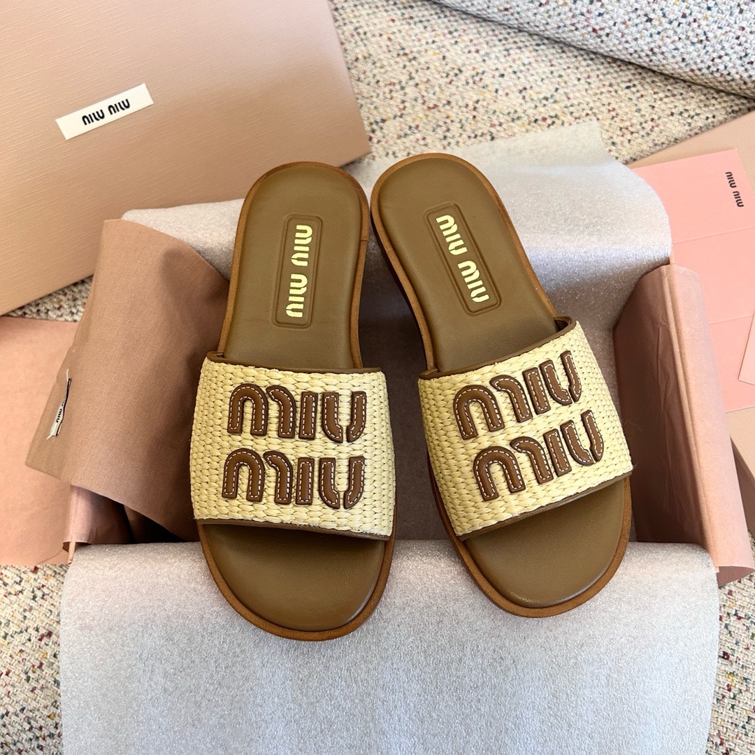 Bagsaaa M1um1u Brown Slippers