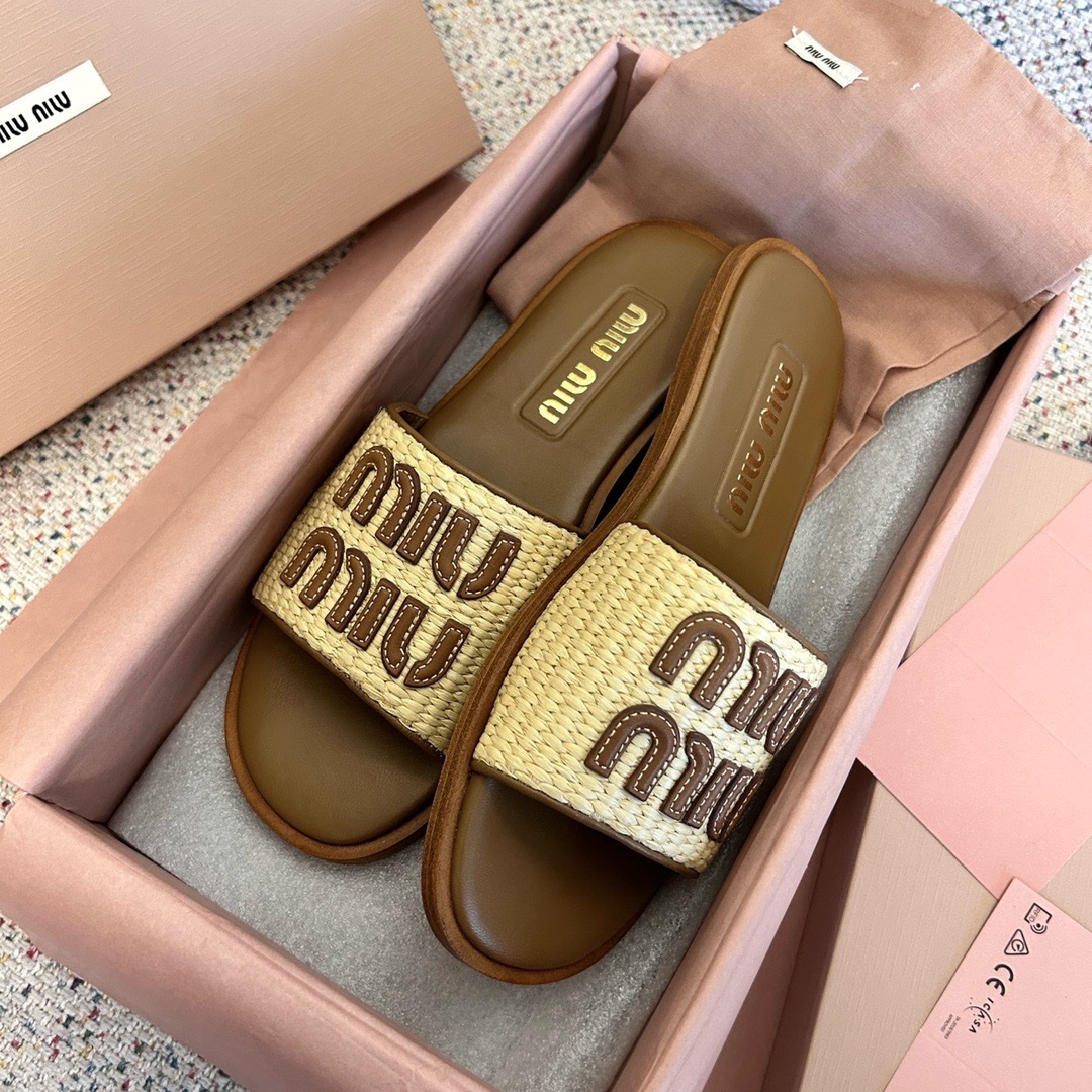 Bagsaaa M1um1u Brown Slippers