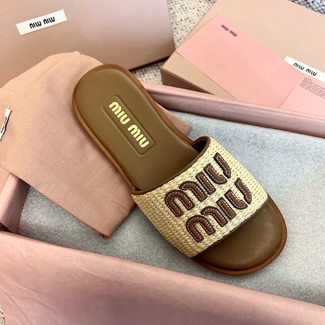 Bagsaaa M1um1u Brown Slippers