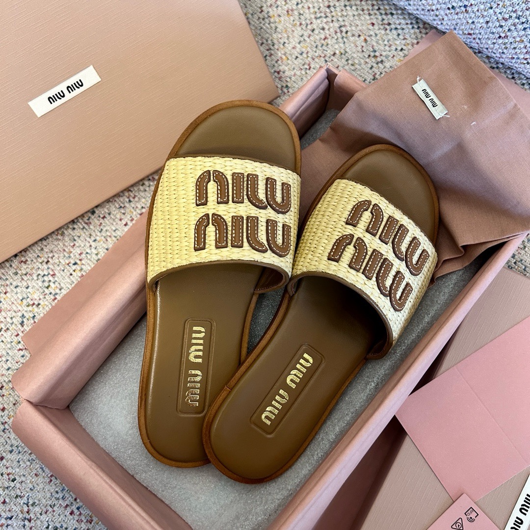 Bagsaaa M1um1u Brown Slippers