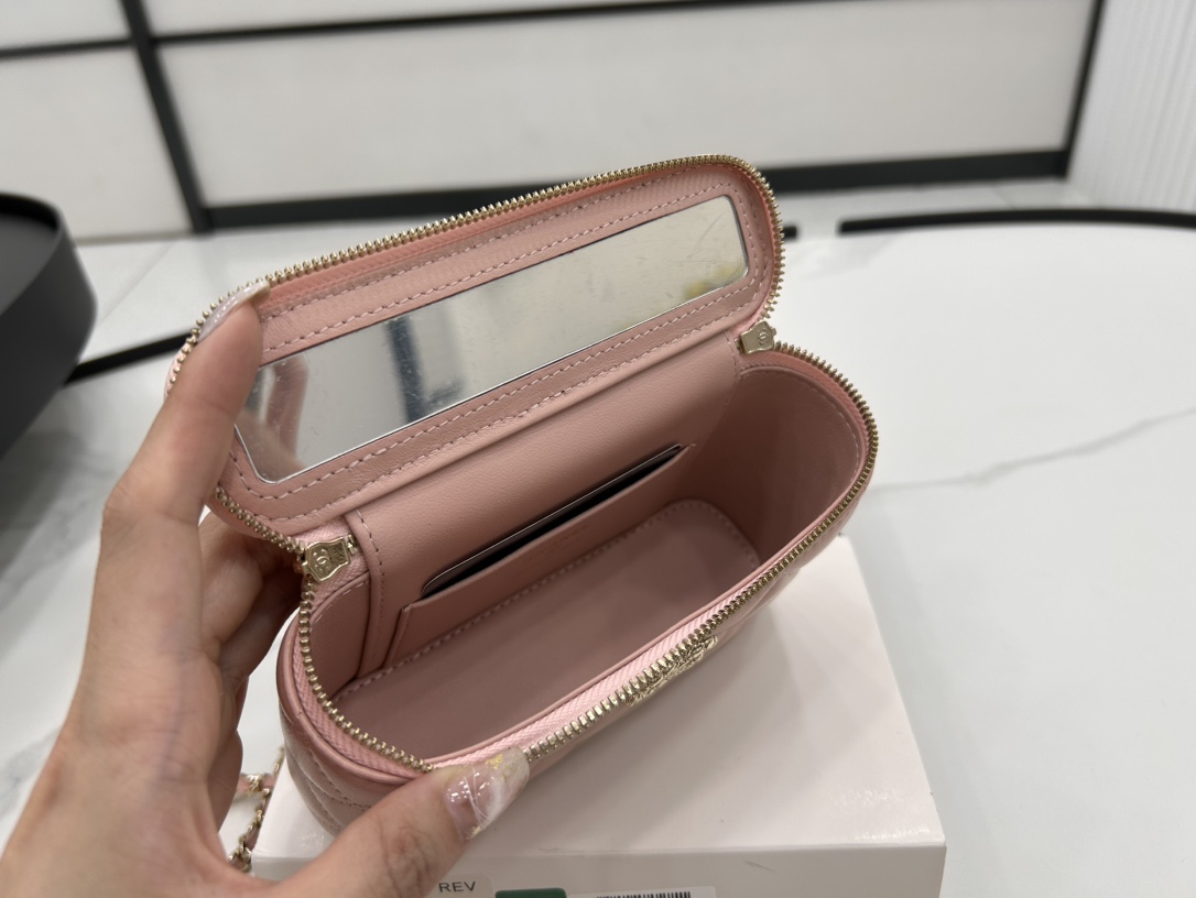 Bagsaaa Ch**el Vanity Case Pink - 17cm