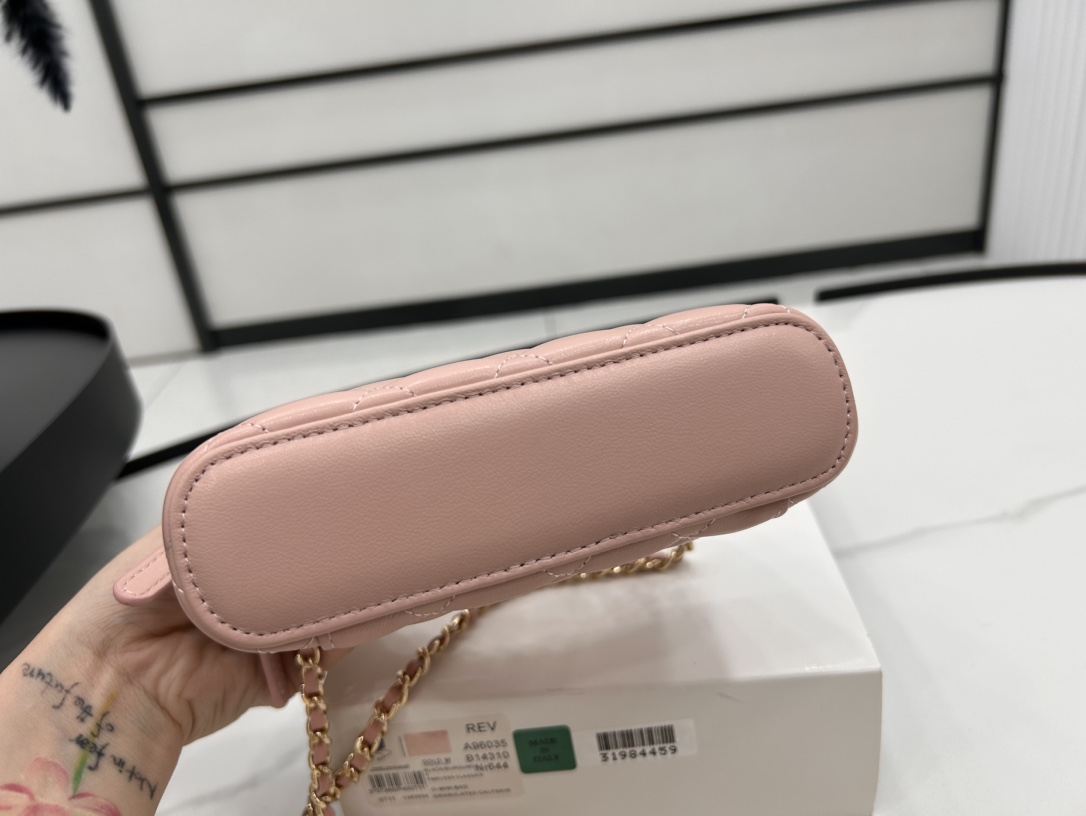 Bagsaaa Ch**el Vanity Case Pink - 17cm