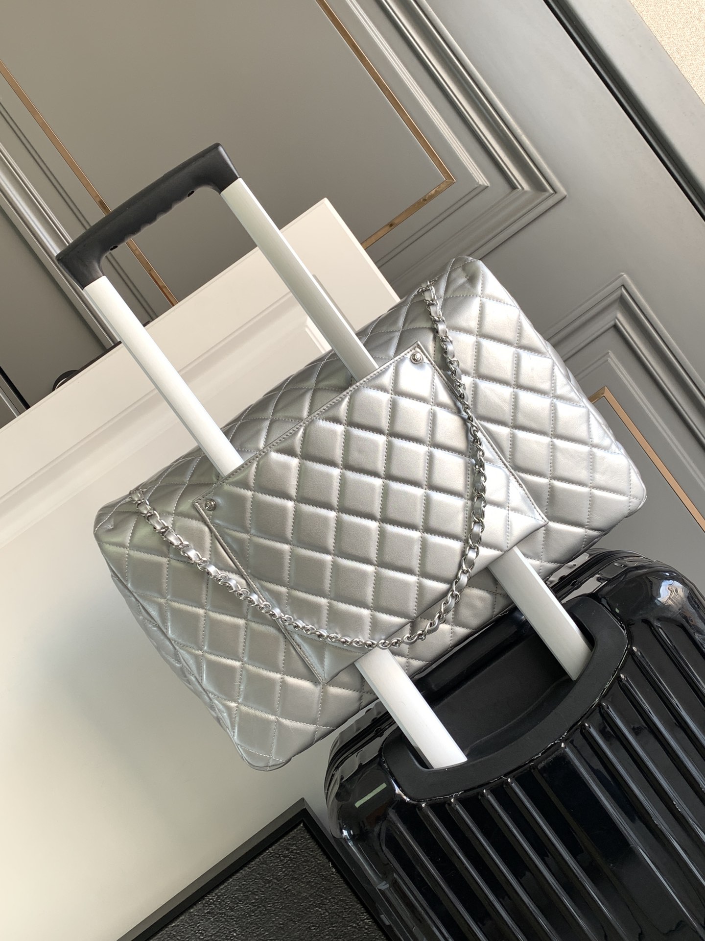 Bagsaaa Ch**el XXL Silver Lambskin Flap Bag - 40x26x12cm