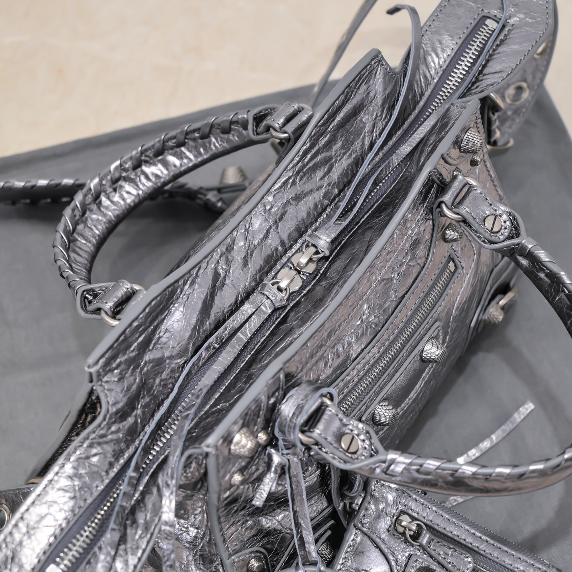Bagsaaa Ba1en*iaga Neo Cagole XS Handbag In Silver Metallized - 26*12*18cm
