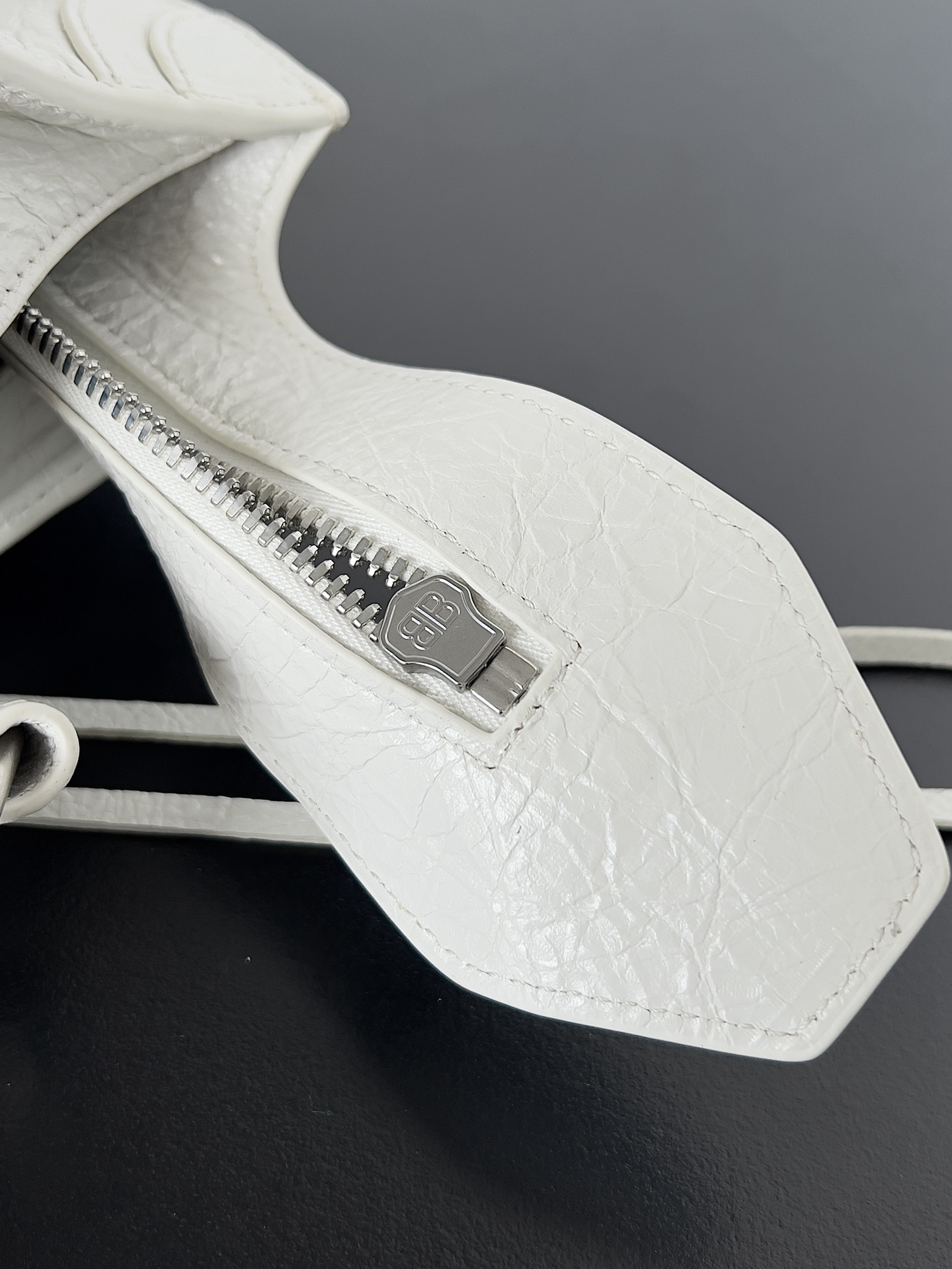 Bagsaaa Ba1en*iaga Neo Cagole City Small Handbag In White Arena Lambskin - 33x21x14 cm