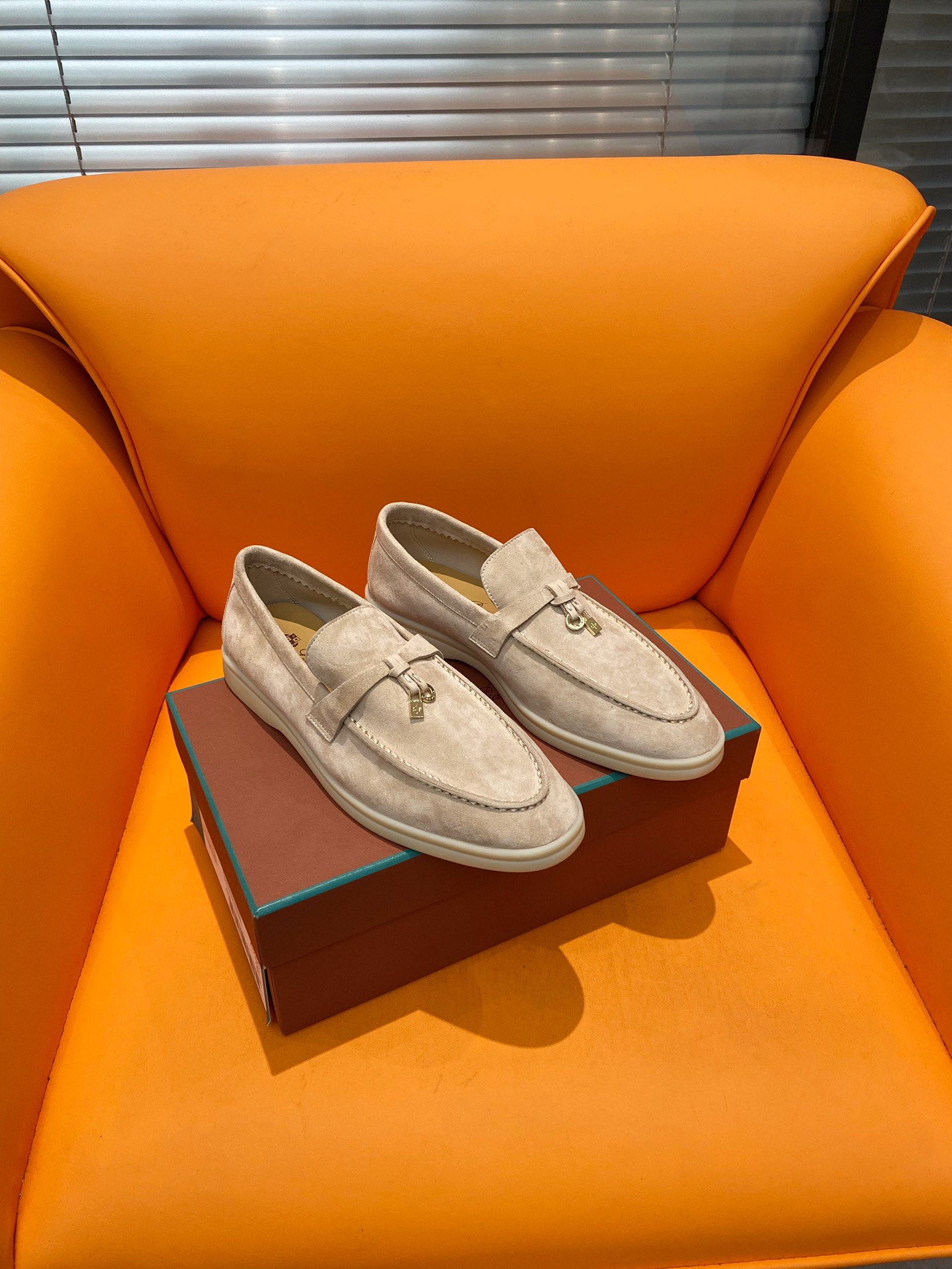 Bagsaaa L0r0 P1ana Summer Charms Walk Moccasin Beige Suede