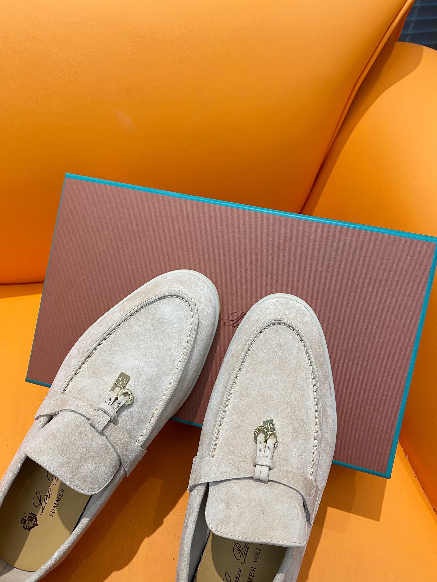 Bagsaaa L0r0 P1ana Summer Charms Walk Moccasin Beige Suede